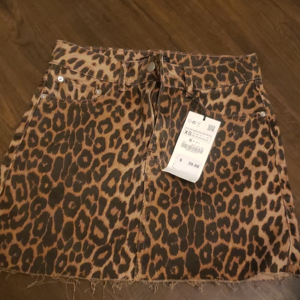 Leopard print mini skirt